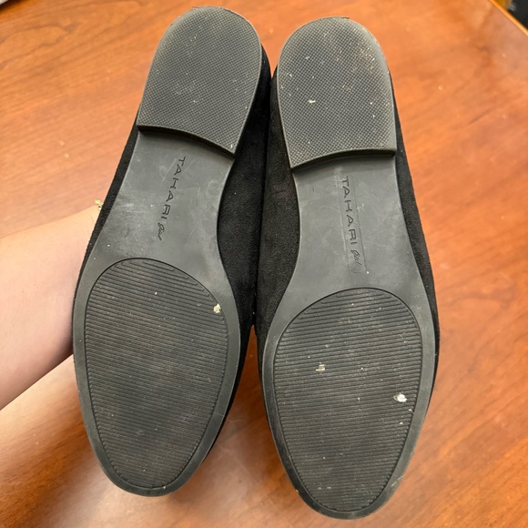 Women’s Tahari Zeva Black Loafers with Gold Accent size 8.5 - Picture 3 of 5